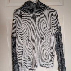 Mismash Black & White soft sweater